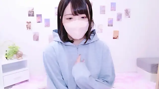 Snapshot of Anzu_xx chatting on 11, 11, 2025 Anzu xx online show from 11, 11, 2025