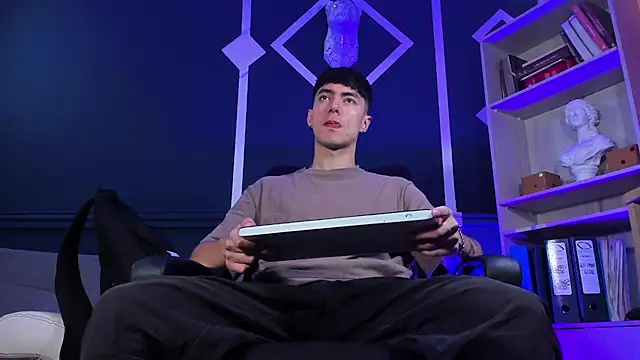 etham wolf  online show from 10, 9, 2025