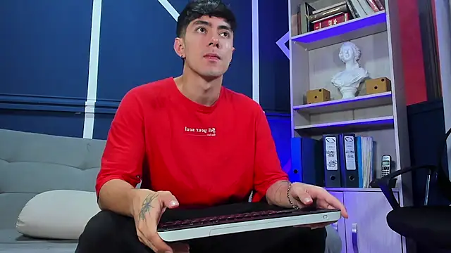 etham wolf  online show from 27, 9, 2025