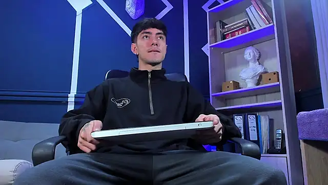 etham wolf  online show from 29, 9, 2025