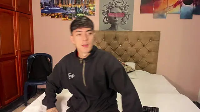 etham wolf  online show from 30, 9, 2025