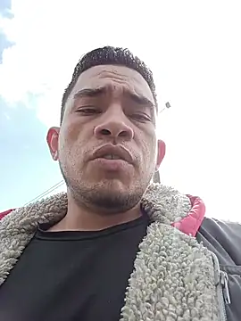 Snapshot of Andreshot911 chatting on 8, 11, 2025 Andreshot911 online show from 8, 11, 2025