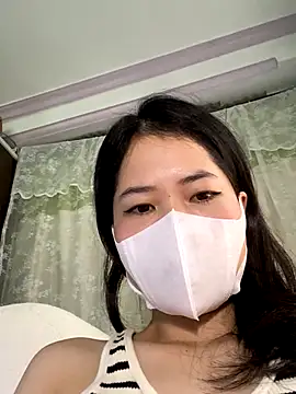 Snapshot of Bonbonnn_99 chatting on 18, 10, 2025 Bonbonnn 99 online show from 18, 10, 2025