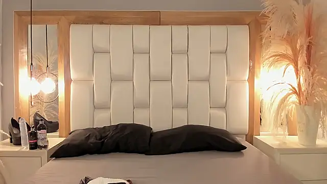 Daphne And Roger online show from 16, 9, 2025