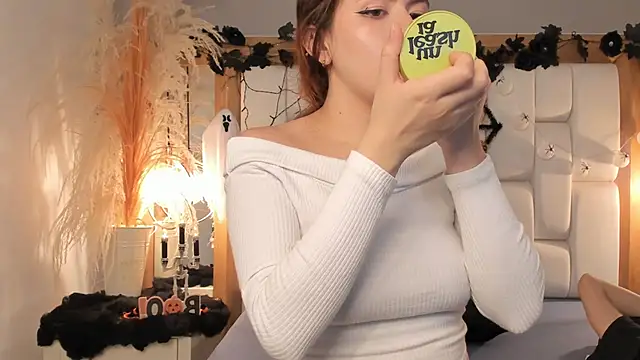 Daphne And Roger online show from 13, 10, 2025