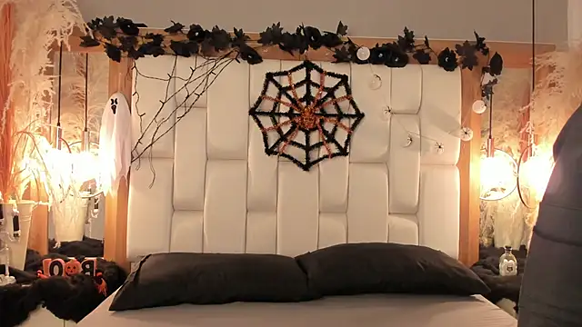 Daphne And Roger online show from 18, 10, 2025