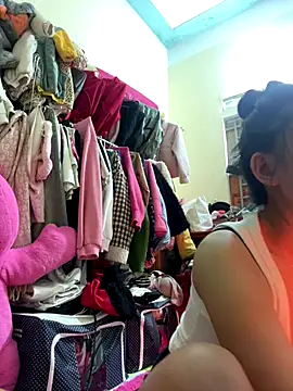 Snapshot of Aghenh chatting on 3, 12, 2025 Aghenh online show from 3, 12, 2025