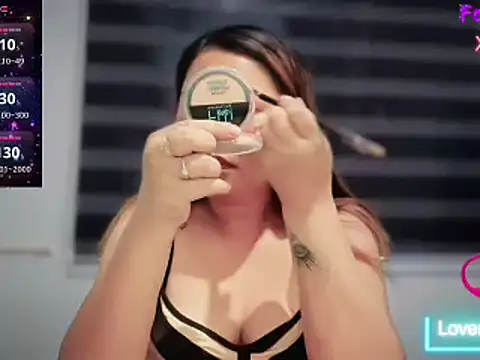 yummy mia online show from 3, 8, 2026