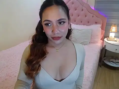 Snapshot of ur_seductivelaura chatting on 4, 12, 2025 ur seductivelaura online show from 4, 12, 2025