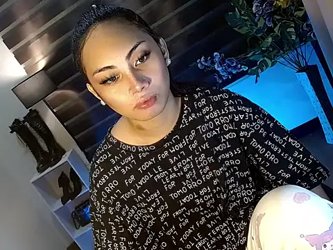 Snapshot of Bella_subhunterx chatting on 6, 11, 2025 Bella subhunterx online show from 6, 11, 2025