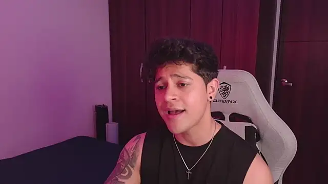 Snapshot of domsantiago_ chatting on 1, 10, 2025 domsantiago online show from 1, 10, 2025