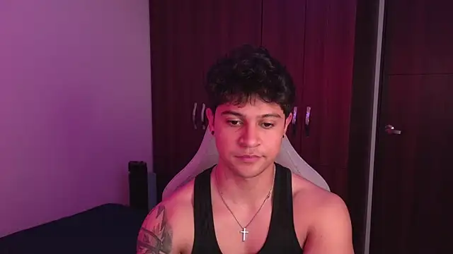 Snapshot of domsantiago_ chatting on 2, 10, 2025 domsantiago online show from 2, 10, 2025