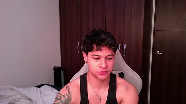 Snapshot of domsantiago_ chatting on 2, 10, 2025 domsantiago online show from 2, 10, 2025