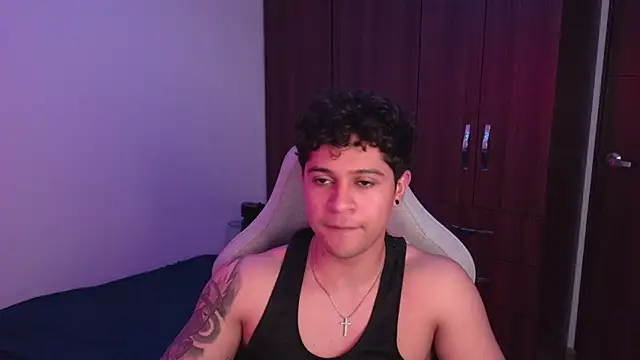 Snapshot of domsantiago_ chatting on 6, 10, 2025 domsantiago online show from 6, 10, 2025