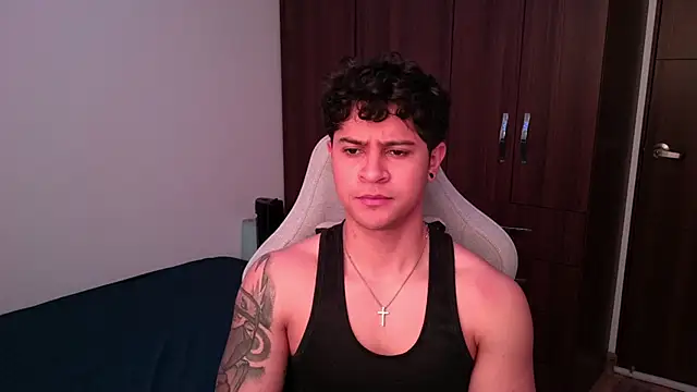 Snapshot of domsantiago_ chatting on 6, 10, 2025 domsantiago online show from 6, 10, 2025
