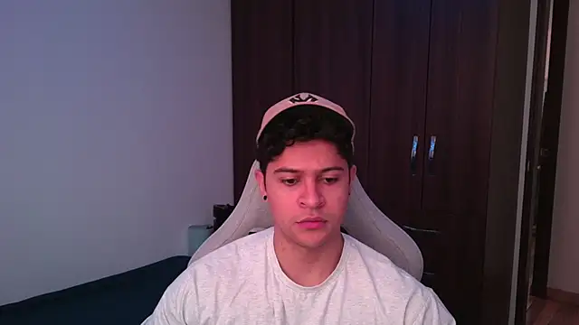Snapshot of domsantiago_ chatting on 11, 10, 2025 domsantiago online show from 11, 10, 2025