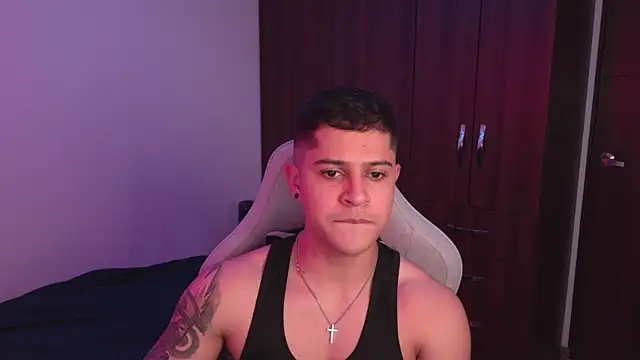 Snapshot of domsantiago_ chatting on 15, 10, 2025 domsantiago online show from 15, 10, 2025