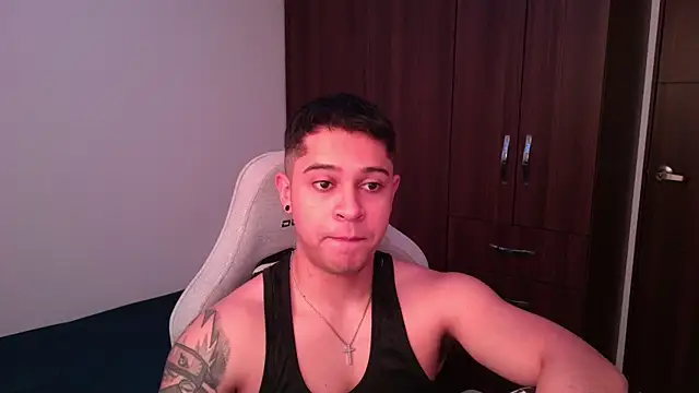 Snapshot of domsantiago_ chatting on 15, 10, 2025 domsantiago online show from 15, 10, 2025