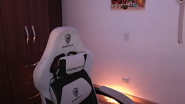 Snapshot of domsantiago_ chatting on 10, 2, 2026 domsantiago online show from 10, 2, 2026