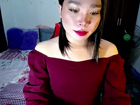 Urassiansweetcummer online show from 13, 9, 2025