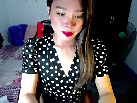 Urassiansweetcummer online show from 26, 10, 2025