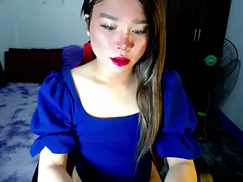 Urassiansweetcummer online show from 19, 11, 2025