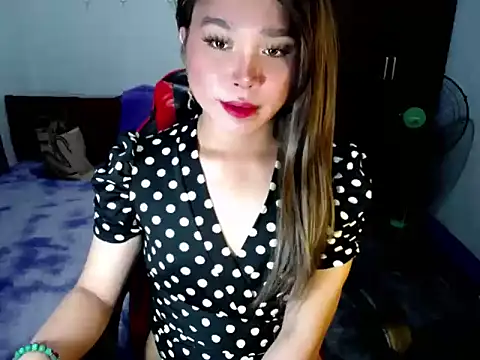 Urassiansweetcummer online show from 21, 11, 2025