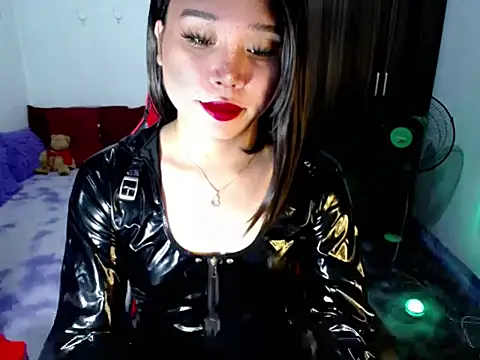 Urassiansweetcummer online show from 2, 7, 2026