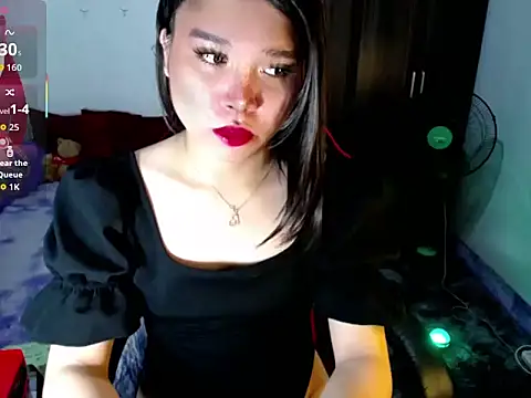 Urassiansweetcummer online show from 14, 7, 2026