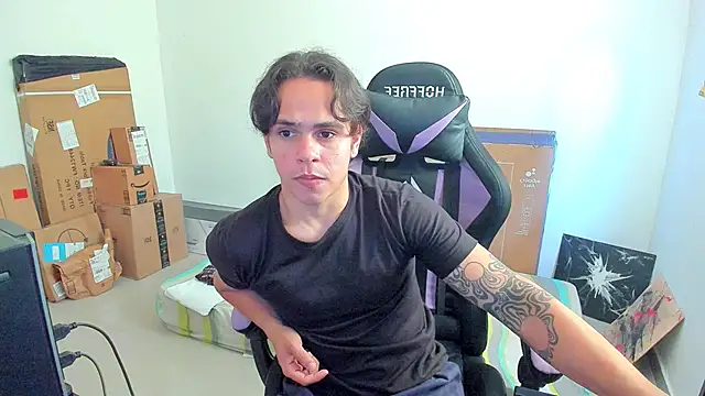 Snapshot of Maximiliano_scoott__ chatting on 28, 10, 2025 Maximiliano scoott   online show from 28, 10, 2025