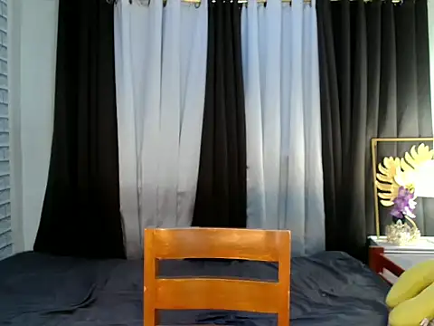 Snapshot of _Carmilla chatting on 18, 11, 2025 Carmilla online show from 18, 11, 2025