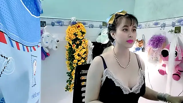 Snapshot of emgaixinhngoan chatting on 10, 10, 2025 emgaixinhngoan online show from 10, 10, 2025