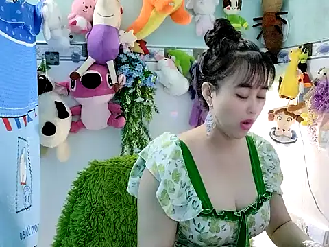 Snapshot of emgaixinhngoan chatting on 19, 10, 2025 emgaixinhngoan online show from 19, 10, 2025