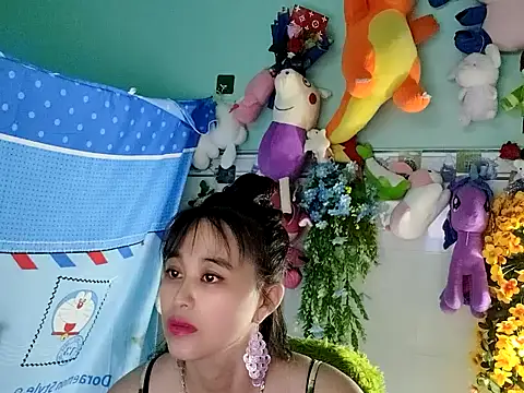 Snapshot of emgaixinhngoan chatting on 9, 11, 2025 emgaixinhngoan online show from 9, 11, 2025