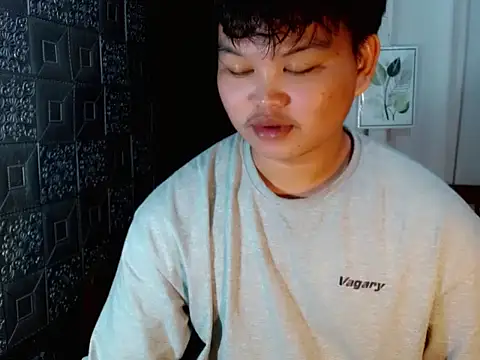 Snapshot of Reynelcock chatting on 8, 9, 2025 Reynelcock online show from 8, 9, 2025