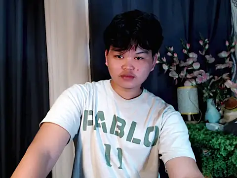 Snapshot of Reynelcock chatting on 27, 10, 2025 Reynelcock online show from 27, 10, 2025