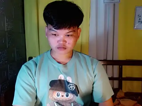 Snapshot of Reynelcock chatting on 31, 10, 2025 Reynelcock online show from 31, 10, 2025