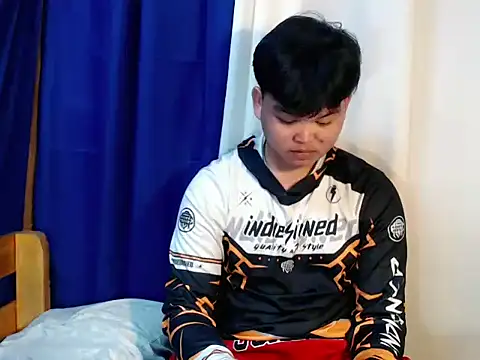 Snapshot of Reynelcock chatting on 2, 11, 2025 Reynelcock online show from 2, 11, 2025