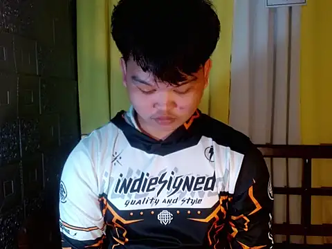 Snapshot of Reynelcock chatting on 3, 11, 2025 Reynelcock online show from 3, 11, 2025