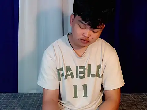 Snapshot of Reynelcock chatting on 7, 11, 2025 Reynelcock online show from 7, 11, 2025