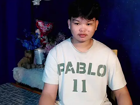 Snapshot of Reynelcock chatting on 7, 11, 2025 Reynelcock online show from 7, 11, 2025