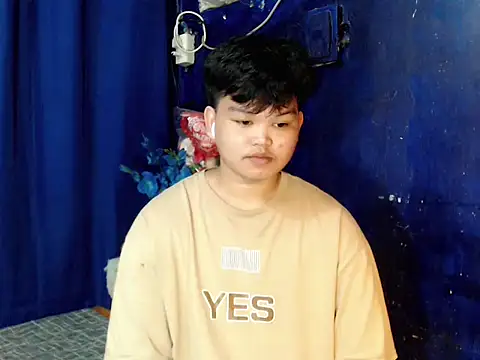 Snapshot of Reynelcock chatting on 8, 11, 2025 Reynelcock online show from 8, 11, 2025