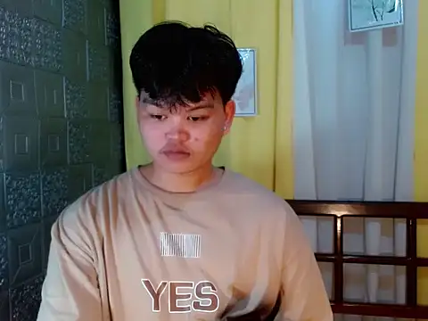 Snapshot of Reynelcock chatting on 10, 11, 2025 Reynelcock online show from 10, 11, 2025