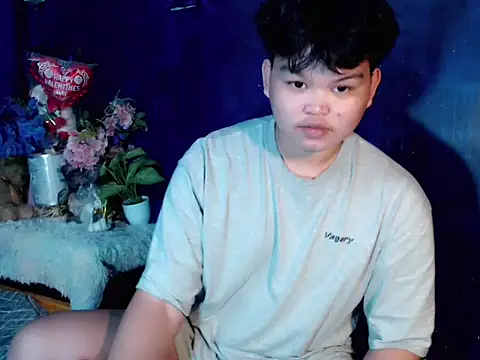 Snapshot of Reynelcock chatting on 11, 11, 2025 Reynelcock online show from 11, 11, 2025