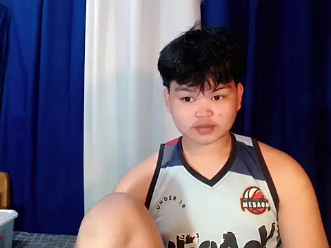 Snapshot of Reynelcock chatting on 12, 11, 2025 Reynelcock online show from 12, 11, 2025