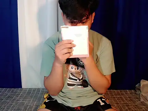 Snapshot of Reynelcock chatting on 16, 11, 2025 Reynelcock online show from 16, 11, 2025