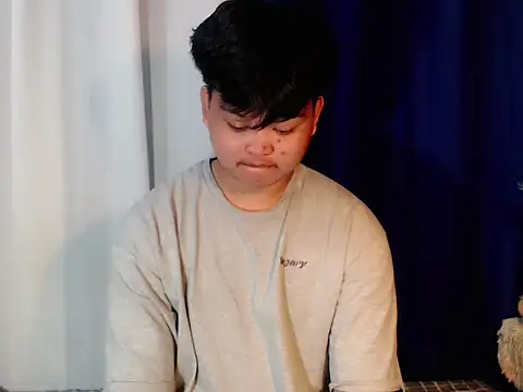 Snapshot of Reynelcock chatting on 18, 11, 2025 Reynelcock online show from 18, 11, 2025