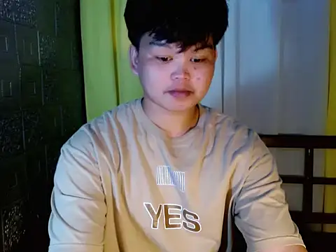 Snapshot of Reynelcock chatting on 19, 11, 2025 Reynelcock online show from 19, 11, 2025