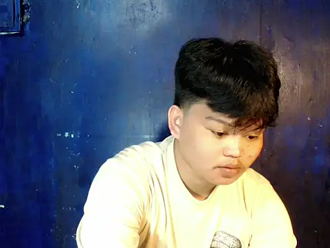 Snapshot of Reynelcock chatting on 27, 11, 2025 Reynelcock online show from 27, 11, 2025