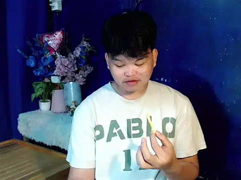 Snapshot of Reynelcock chatting on 30, 11, 2025 Reynelcock online show from 30, 11, 2025